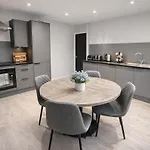 Modern 3 Bed Near Arena Free Parking * 利兹
