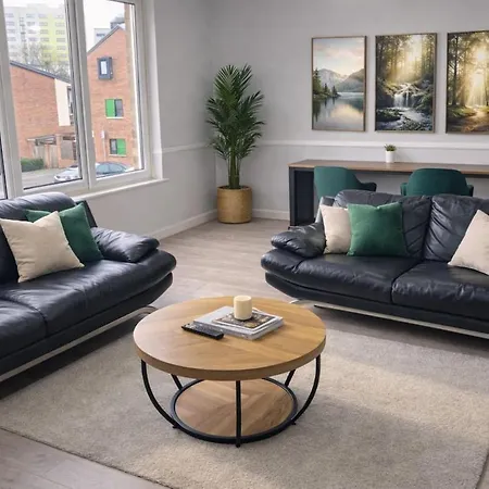Modern 3 Bed Near Arena Free Parking