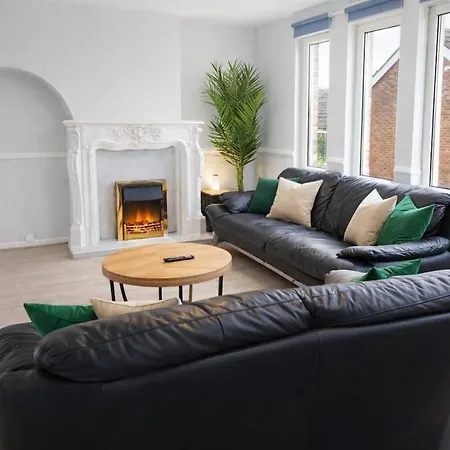 Modern 3 Bed Near Arena Free Parking 利兹