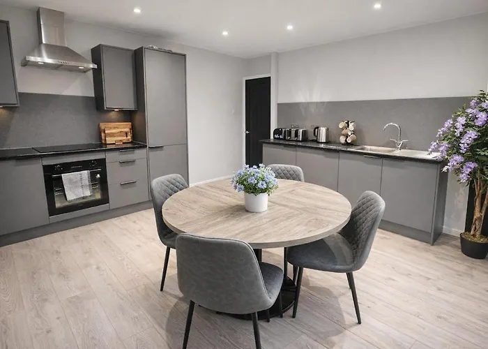 Modern 3 Bed Near Arena Free Parking * 利兹