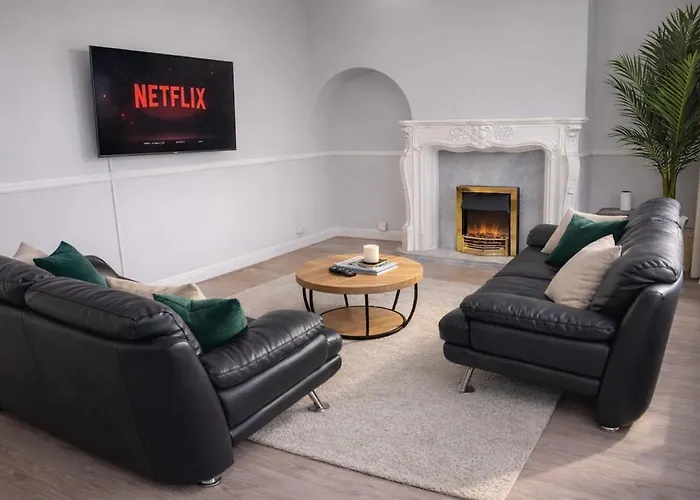 Modern 3 Bed Near Arena Free Parking Apartment *