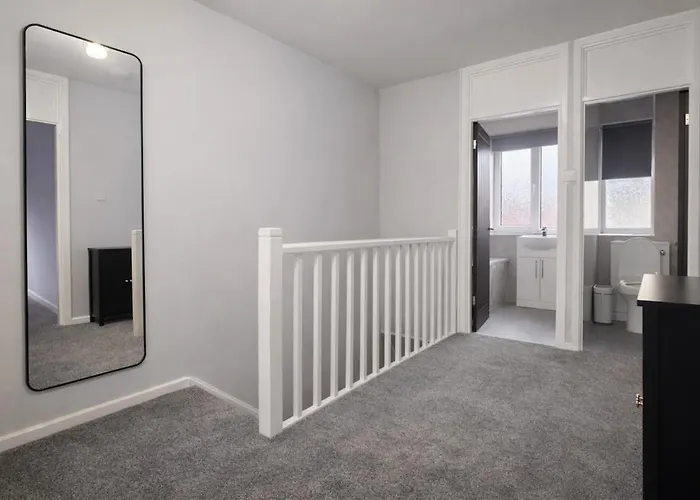 Modern 3 Bed Near Arena Free Parking Apartment Leeds (West Yorkshire)